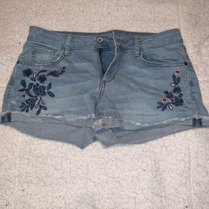 Flower print jean shorts